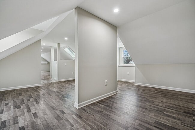 Building Photo - 68 Valley Rd