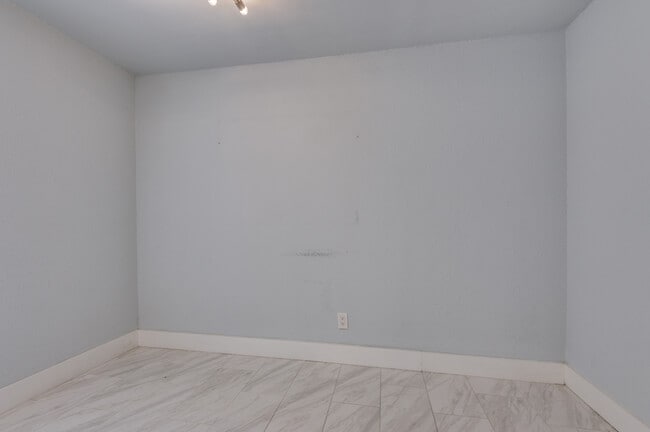 Building Photo - 3935 Buena Vista St