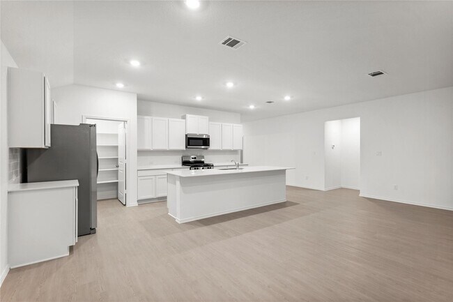 Building Photo - 161 Keefer