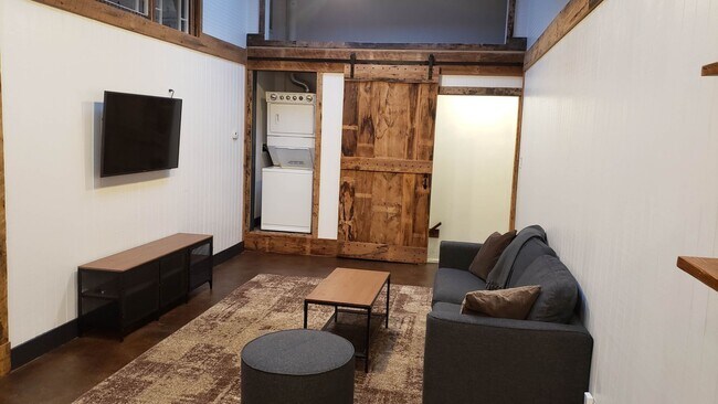 Building Photo - 1/2 off 1 month-Charming Industrial 4 Bedroom/4 Bathroom Apartment in Pigtown, MD!