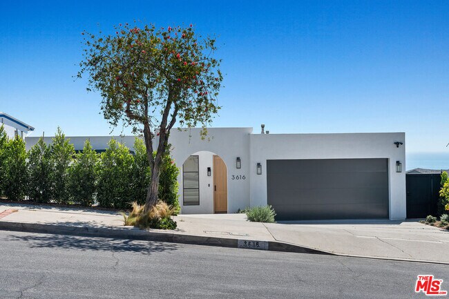 Building Photo - 3616 Shoreheights Dr