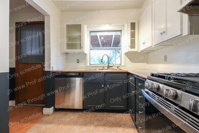 Building Photo - 3636 SE 77th Ave