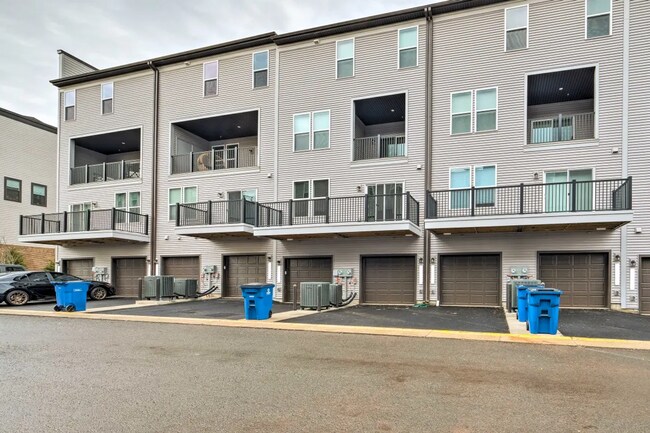 Building Photo - Luxury 3BR/2.5BA Condo w/ Balcony and Rooftop Terrace & Garage – Walk to One Loudoun