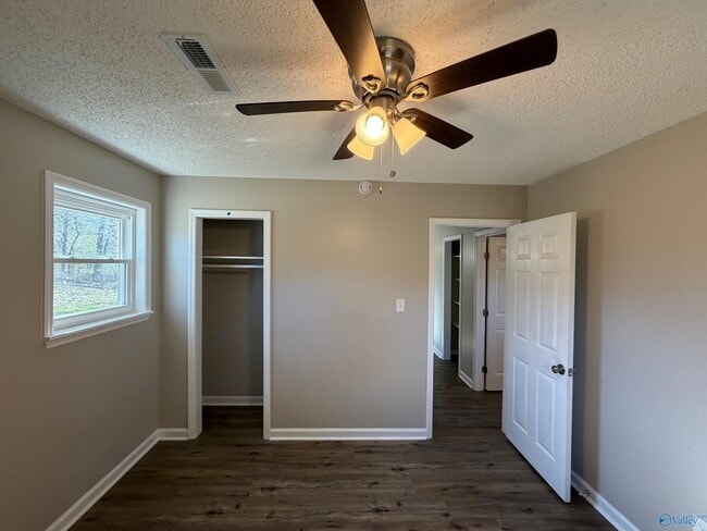 Building Photo - 117 Lucille Dr SW