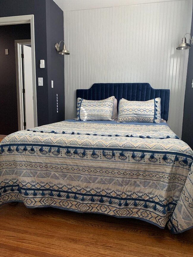 Building Photo - 2709 Highland Dr