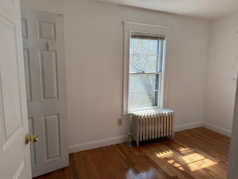 Building Photo - 65 Bacon St