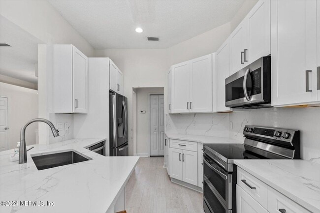 Building Photo - 1722 Branch Vine Dr W