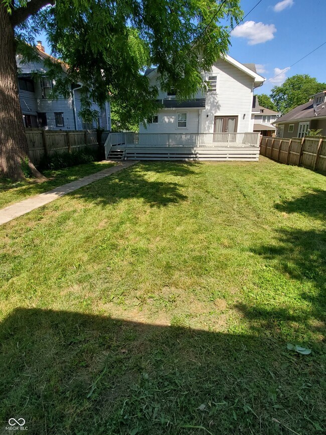 Building Photo - 404 N Riley Ave