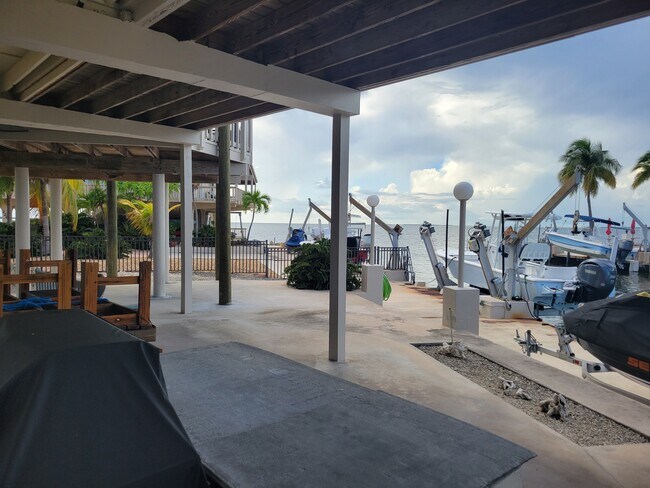 Building Photo - 222 Bristol Ct