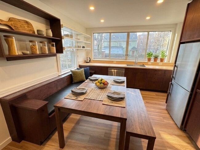 Building Photo - 21 Avon St