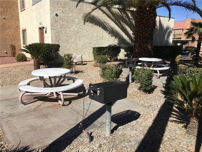 Building Photo - 4380 Sandy River Dr