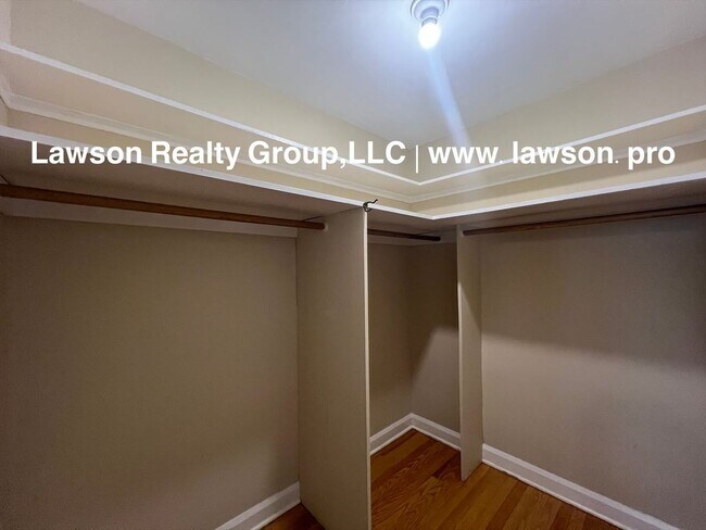 Building Photo - 1733 Maiden Ln SW