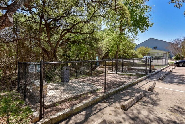 Building Photo - 3204 Menchaca Rd