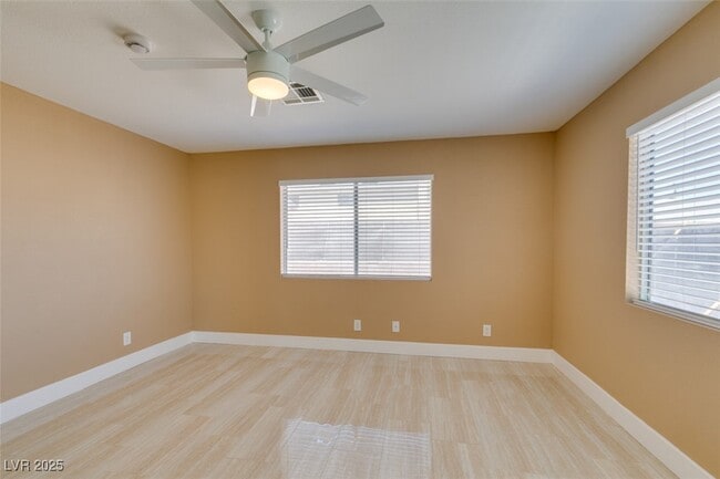 Building Photo - 3966 Green Leaf Dr