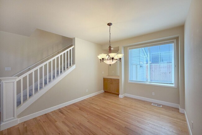 Building Photo - 5Bd/2.75Ba Sammamish Home