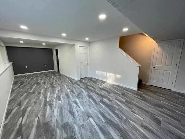 Building Photo - Forest Hills Condo 2 Bedroom  Clements Mill