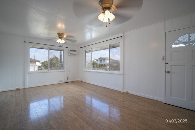 Building Photo - Charming Remodeled Duplex in Kaneohe - 2 B...