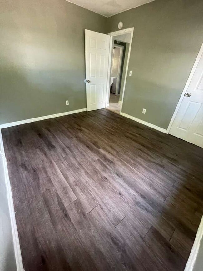 Building Photo - 3/1 Cute cozy single-family home!