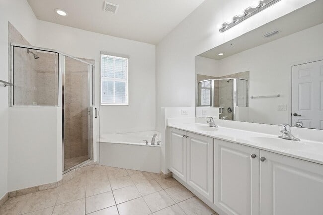 Building Photo - 4501 Mimosa Terrace