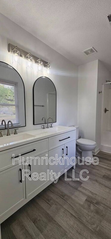 Building Photo - 438 Blue Rock Dr