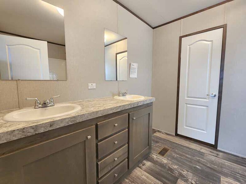 Building Photo - 141 Ponderosa Way