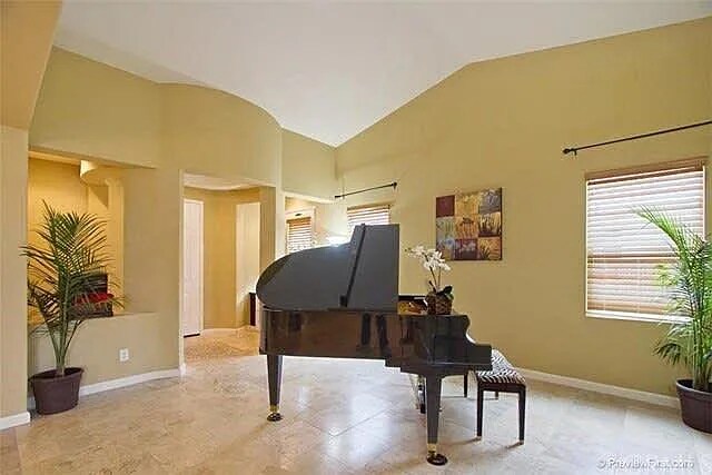 Building Photo - 32849 Northshire Cir