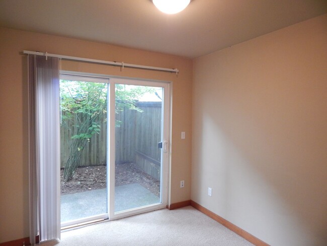 Building Photo - 3 bd 3 bath townhouse in Seattle/Lake City...