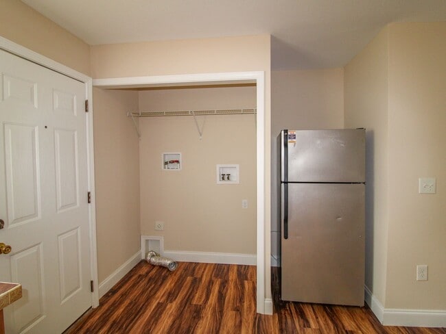 Building Photo - 123 Meadows Ln