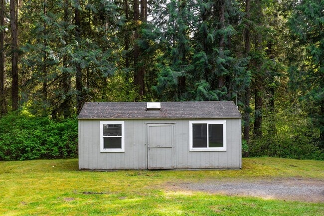 Building Photo - Beautiful 4 Bedroom 3 Bath Issaquah Home on Large Private Lot