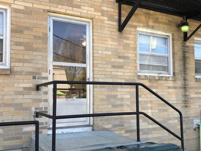 Building Photo - 2313 Brentwood Pkwy