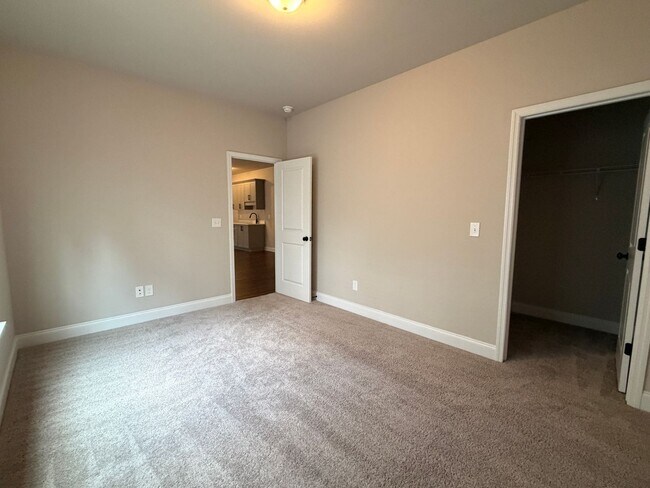Building Photo - 3500 Hilltop Trl