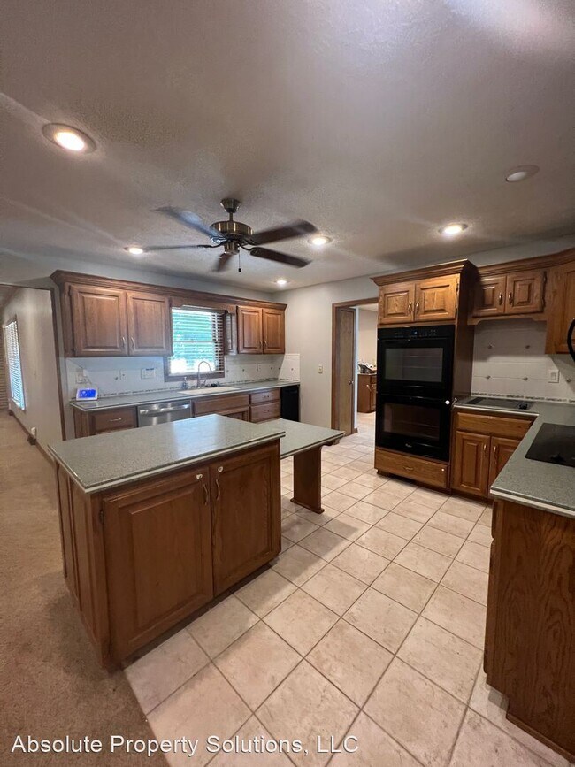 Building Photo - 4 br, 3 bath House - 207 S York Ave
