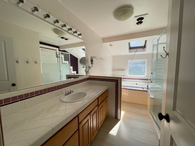 Building Photo - Updated 3 bedroom, 2 bath home