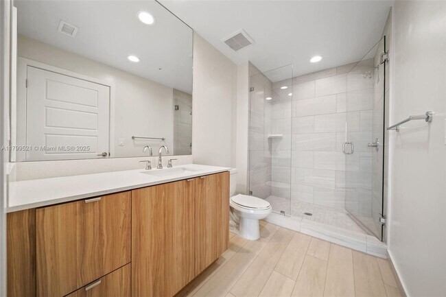 Building Photo - 555 NE 8th St