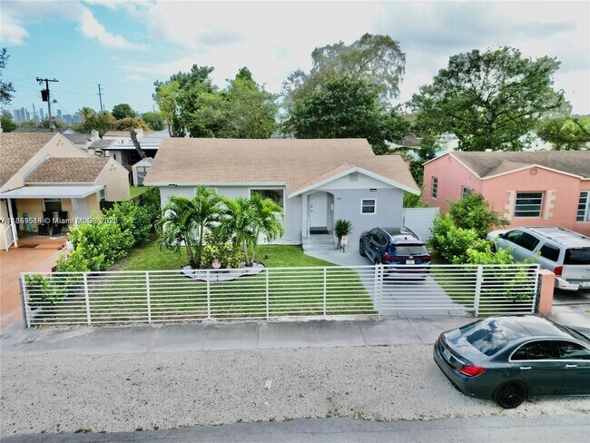 Building Photo - 832 NW 76th St
