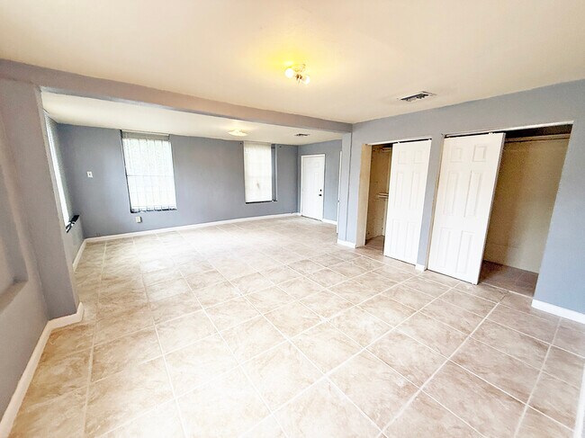 Building Photo - 13325 NW 17th Ave