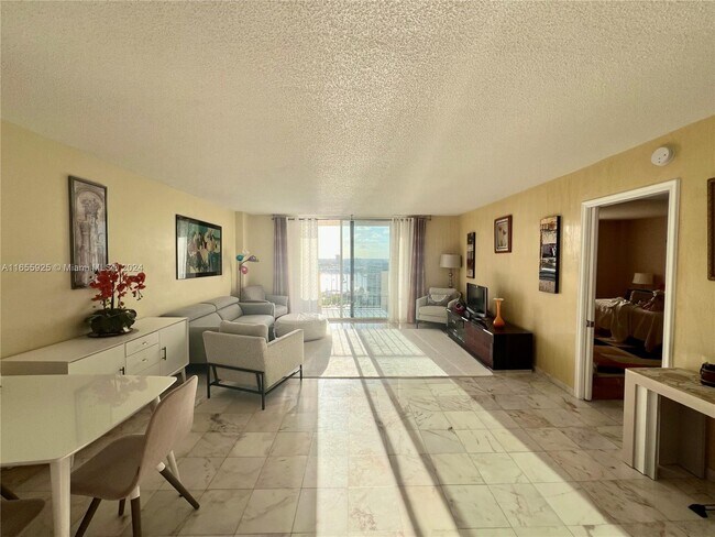 Building Photo - 1865 S Ocean Dr