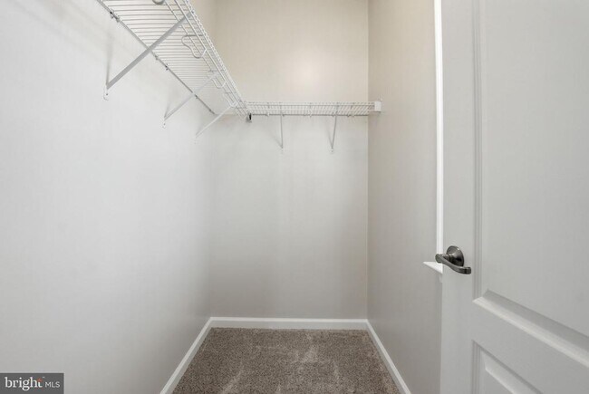 Building Photo - 428 Alder Dr