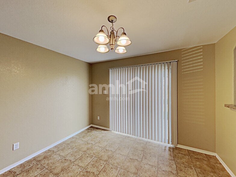 Building Photo - 9247 Pacific Maple