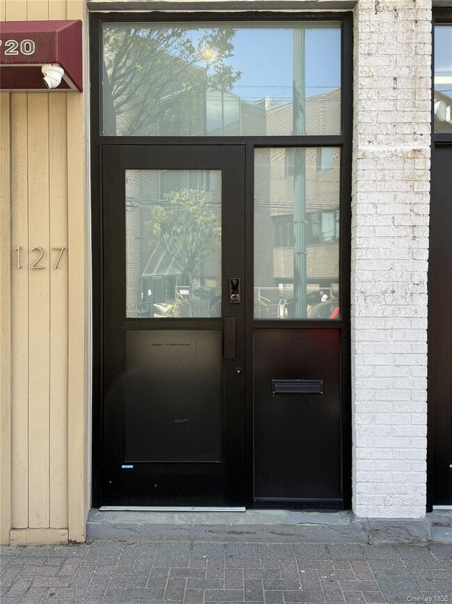 Building Photo - 127 Mineola Blvd