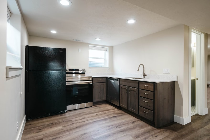 APT B - 259 E Herbert Ave