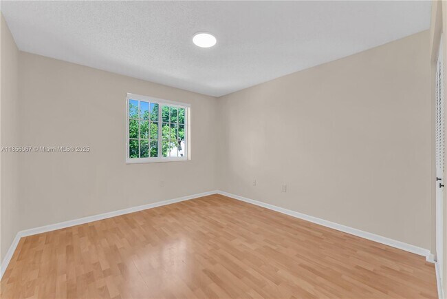 Building Photo - 10073 SW 117th Ct