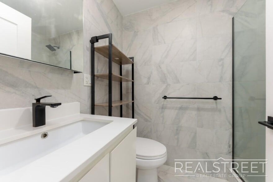 Building Photo - Stunning Renovated 2BR in Bushwick with Private Roof Deck!