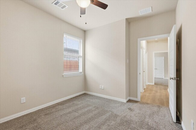 Building Photo - 3916 Ford Dr