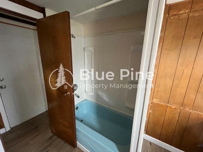 Building Photo - 925 Wilson Ave