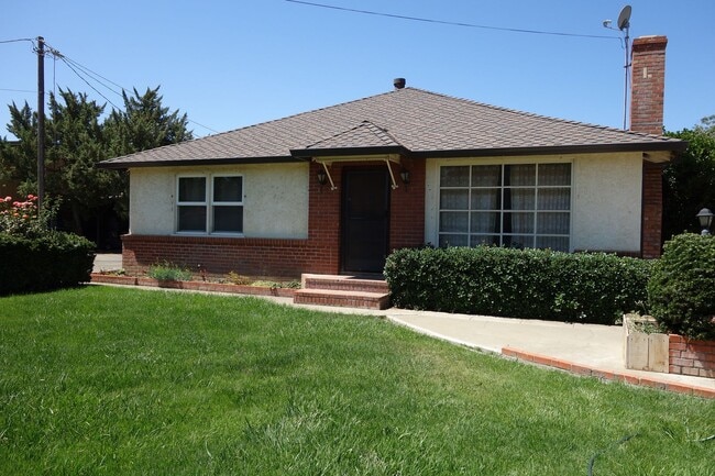 Primary Photo - ? Charming Country Home Available November! ?