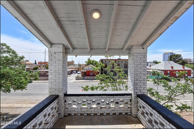 Building Photo - 615 Arizona Ave