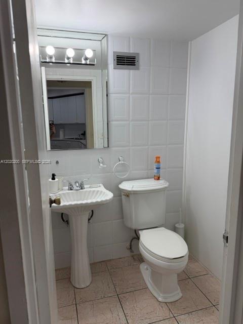 Building Photo - 3725 S Ocean Dr