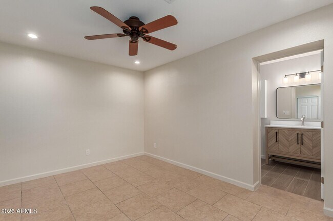 Building Photo - 1628 E Del Rio Dr