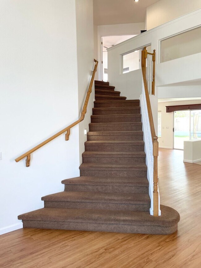 Building Photo - Stunning 4 Bedroom/2.5 Bath Home In Phoeni...